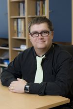 Oktatott ter�letek: Active Directory, Exchange, SQL Server bevezet�se, tervez�se, �zemeltet�se, Office SharePoint Server, Microsoft Dynamics CRM